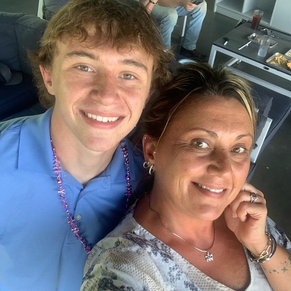 Meet your Posher, Angie - Picture 2 of 12